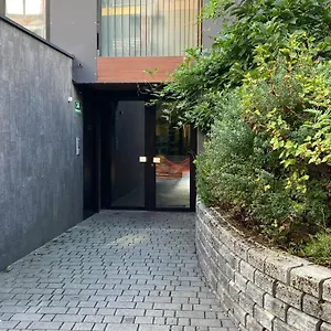 Gorgeous Flat With Garage Apartment